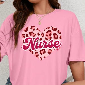Leopard Krankenschwester Shirt, Krankenschwester T-Shirt, RN Shirt, Pflegeschule Shirt, Krankenschwester Shirt, Krankenschwester Geschenk