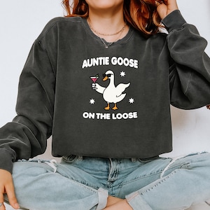 Auntie Silly Goose Sweatshirt, Cool Aunts Club Tshirt, Funny Goose Lover Gift for Aunt, New Pregnancy Announcement Tee