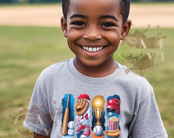 Op de afbeelding: Een grijs T-shirt met een baseball-thema afbeelding met een knuppel, handschoen, bal, trofee, popcorn en hotdog. De afbeelding is omgeven door een witte rand en de tekst "game day" is eronder gedrukt.