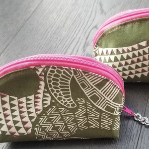 Small Hawaiian Print Zipper Pouch – Handmade Cosmetic Bag – Boho Travel Pouch – Colorful Organizer – Gift for Her – One of a Kind Bag