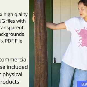 Pu&ograve; includere: Una maglietta bianca con un design a spruzzo di glitter rosa. L'immagine include anche il testo: "10 file PNG di alta qualit&agrave; con sfondi trasparenti 1 file PDF" e "Licenza commerciale completa inclusa per prodotti fisici."