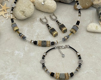 Necklace set with pendant, earrings and bracelet