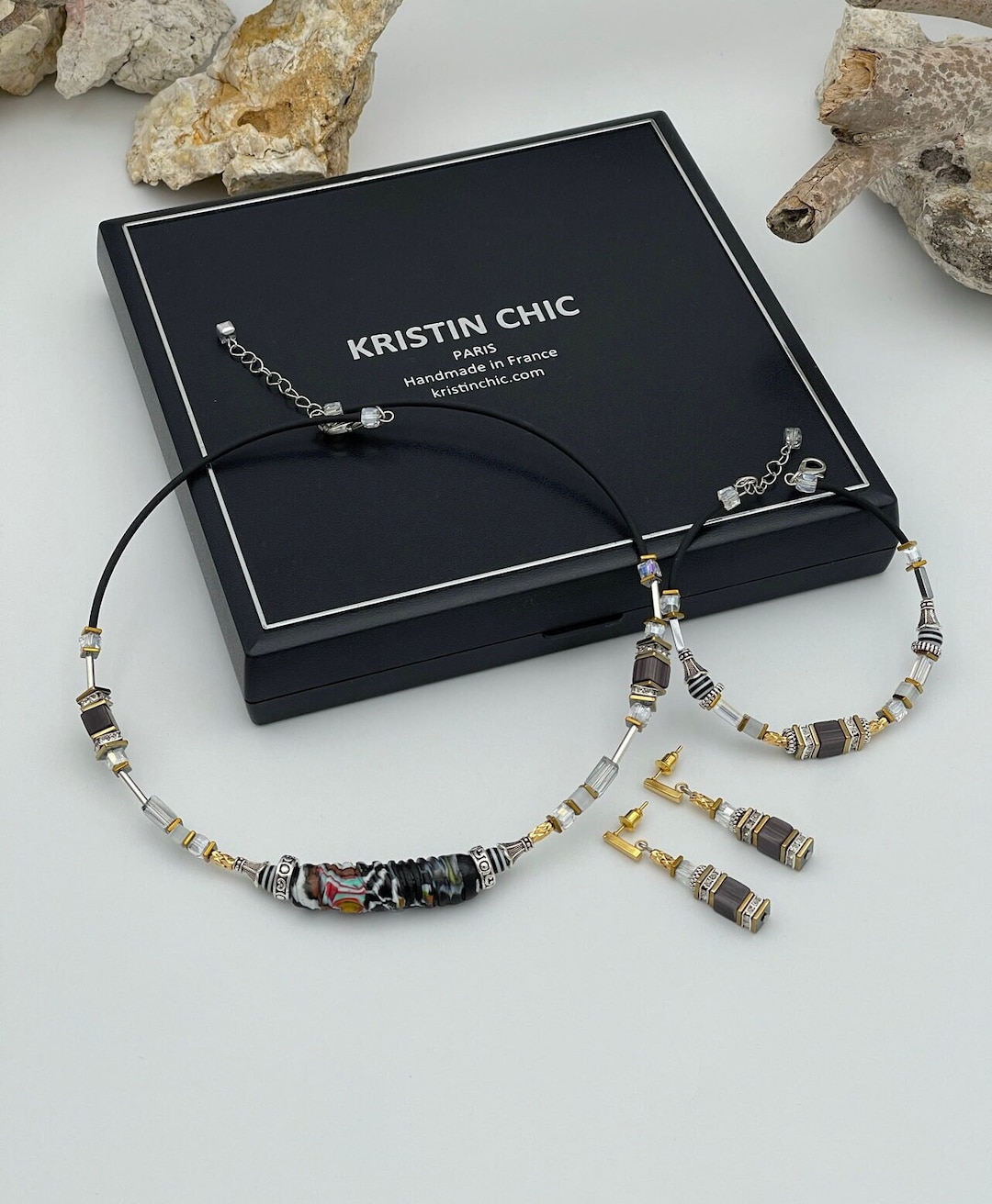 Buy Parure De Bijoux élégante Collier Avec Perle Sculptée à La