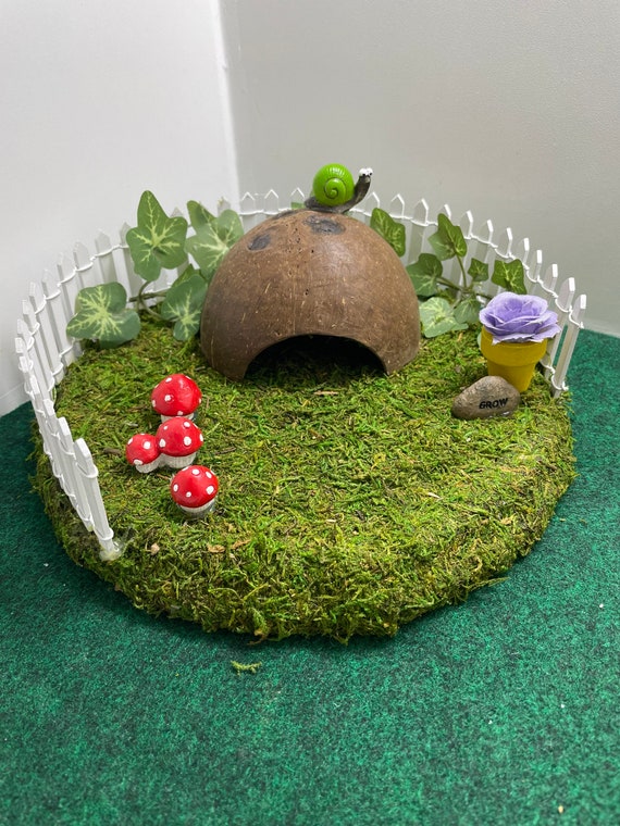 Suburbia - Reptile Coconut Hide, Moss Covered with Decor