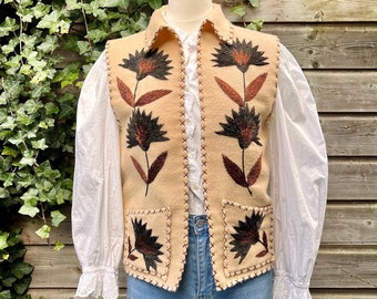 Vintage 60s traditional embroidered woolen gilet waistcoat beige size S/M