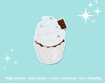 Autocollant en vinyle imperméable à l’eau Grey Stuff Cupcake - Disney Parks Snack Food Dessert Decal - La Belle et la Bête