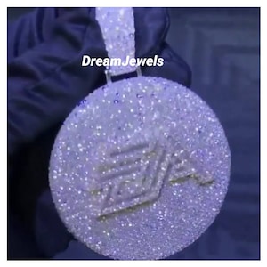 Colgante de letras redondas totalmente helado personalizado / CZ / Moissanite Round Diamond / 3D ice Out / Your Dream Pendant 925 Sterling Silver 2 pulgadas