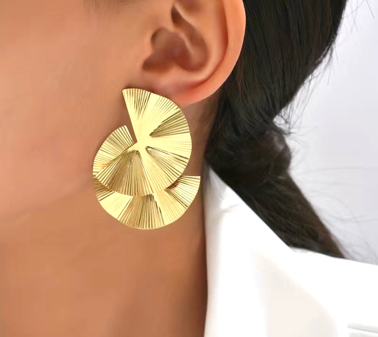 Boucles d’oreilles plaquées or 18K/ Golden Statement/ Bijoux de mode/ Accessoires de mode/ Boucles d’oreilles Statement