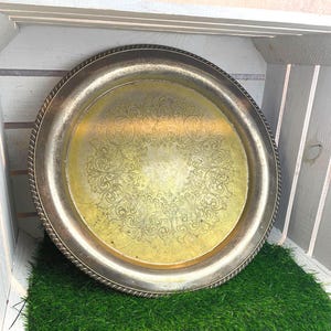 Bandeja antigua grande plateada, ONEIDA, pátina, borde ondulado, adornos estampados, diámetro: 42,5 cm, brocante, decorativa
