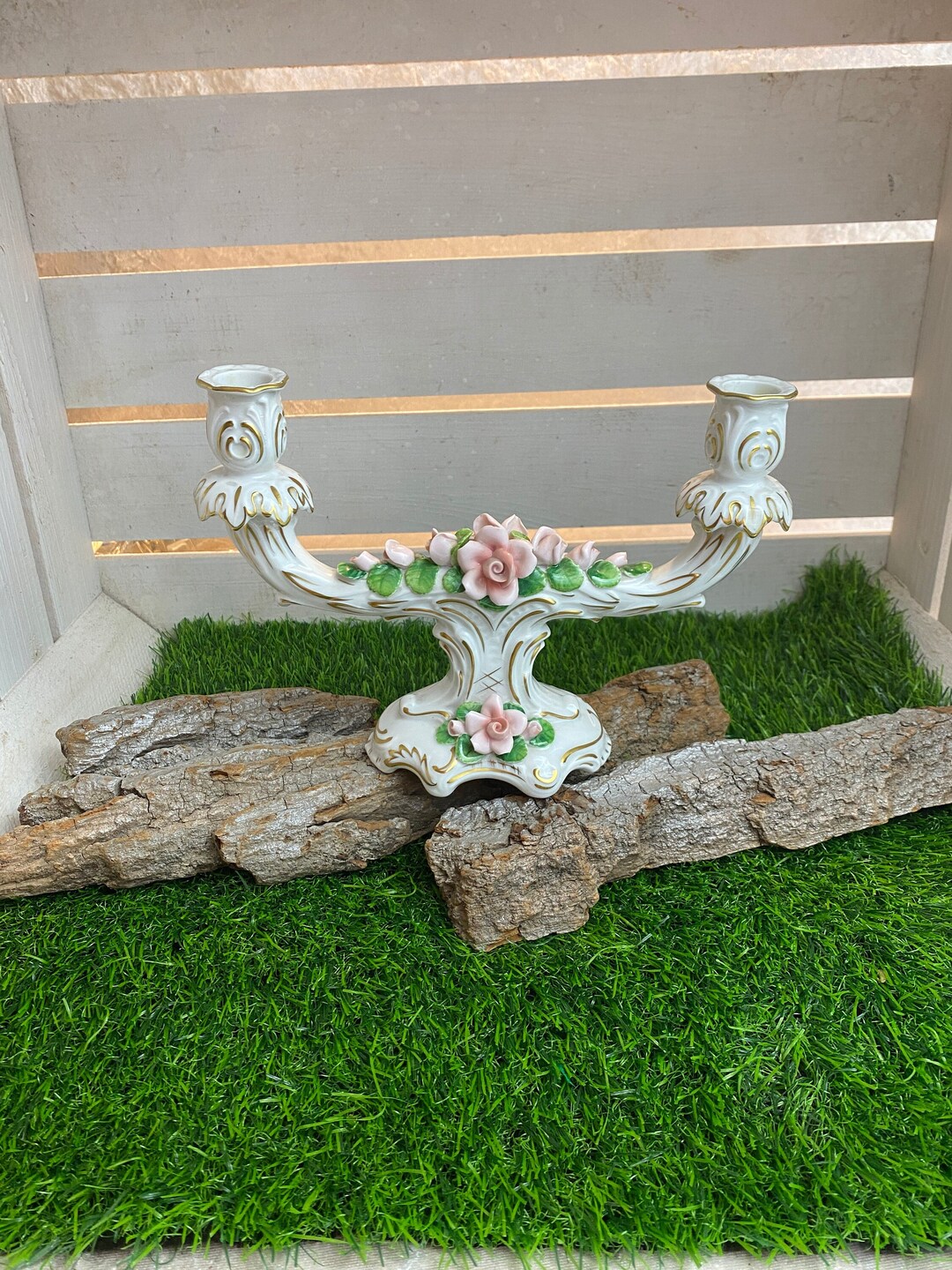 Lot De 2 Bougeoirs En Porcelaine Allemande De La Marque Kaiser, Bon état