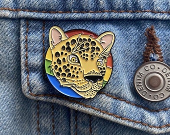 Sam der Leopard Regenbogen Emaille Pin Badge | Buch Merchandise