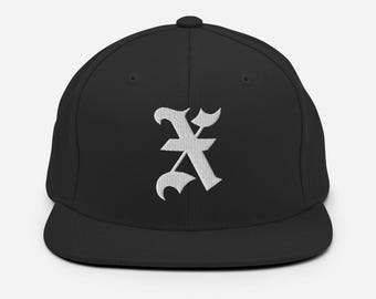 Casquette noire brodée Letter/Gothic X Snapback - Bords droits