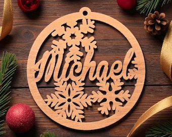 Adorno navideño de madera con nombre: copo de nieve, ángel, muñeco de nieve, campana o huella de perro/gato. Bola de Navidad personalizada.