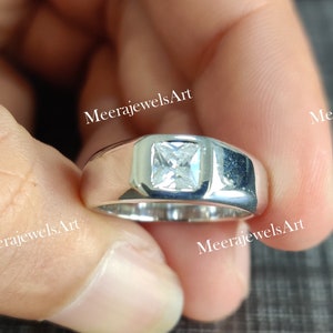 1.10 CT 4.5 MM Princess Cut Moissanite Bezel Set Men&#39;s Ring / White Gold Solitaire Engagement Ring / Wedding Anniversary Present For Him