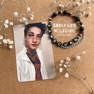 Anpassbare Stray Kids Wolfgang Perlen Kettenarmband und Fotokarte | Königreich inspiriert | Handgemachte personalisierte Kpop Bias Name Schmuck