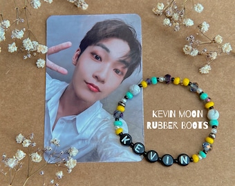 Pulsera con cuentas inspirada en botas de goma Kevin Moon / The Boyz Beads / Joyería personalizada hecha a mano con nombre Kpop Bias