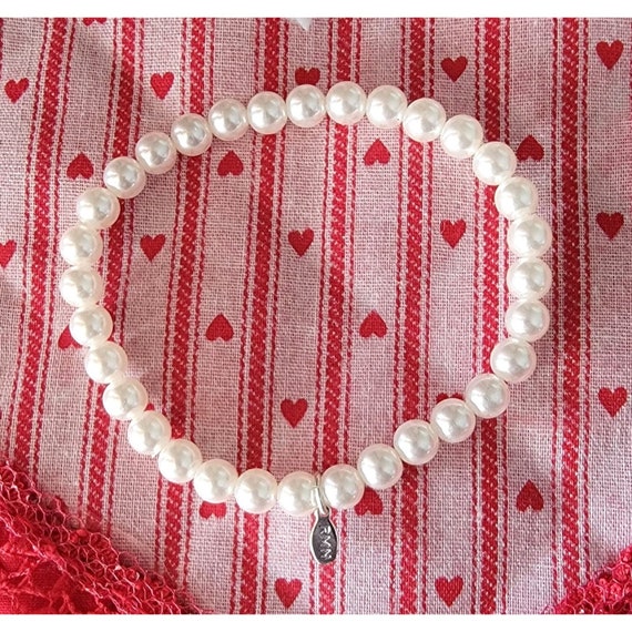 Vintage RMN Pearl Bracelet - Elevate Your Style With