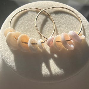 Puka Muschel Creolen: 14k Gold Filled, Hawaiianische Muscheln