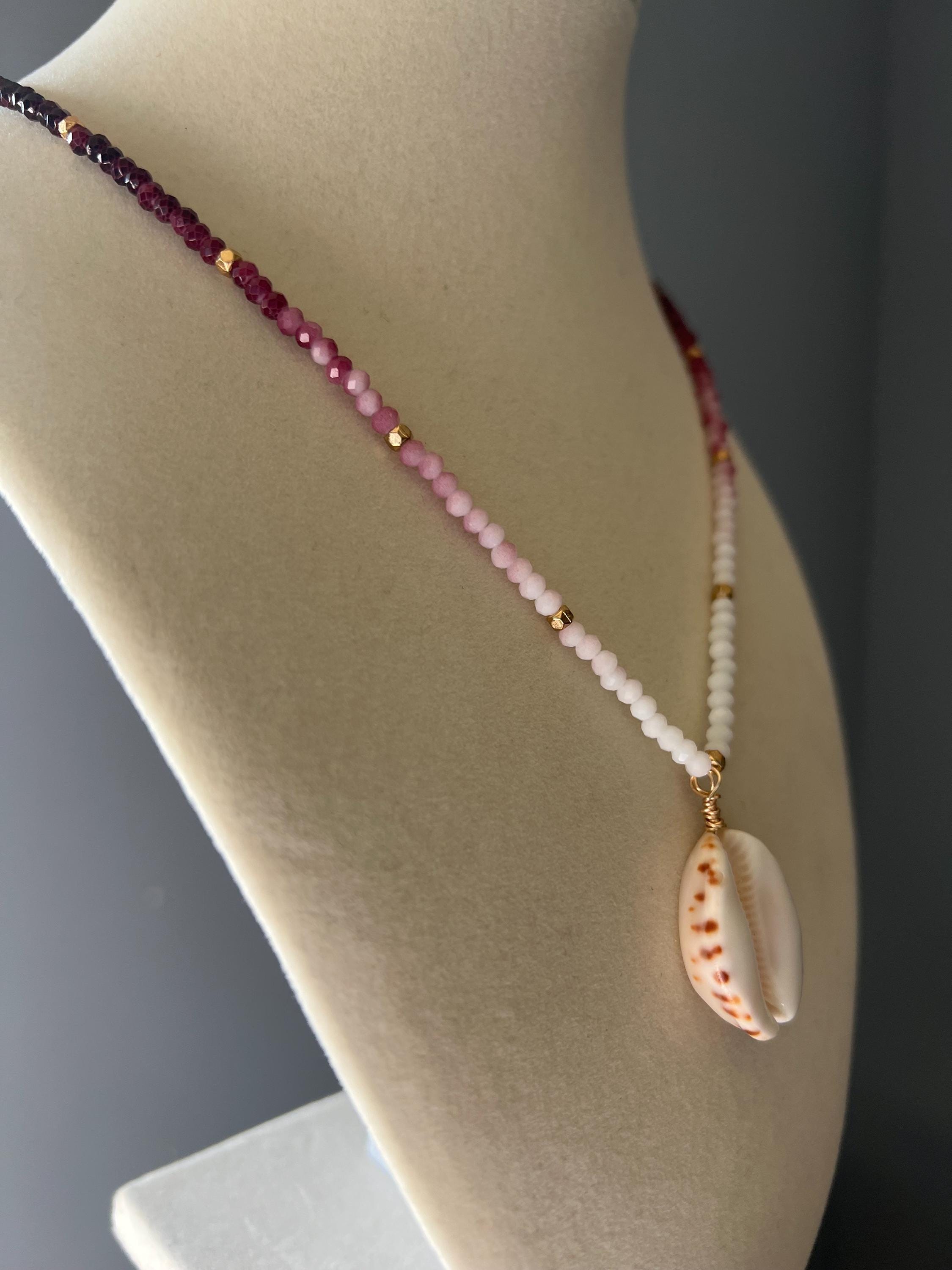Collana Girocollo Con Conchiglia Di Ciprea E Perline Viola – Gioiello Boho Fatto A Mano Per L'Estate