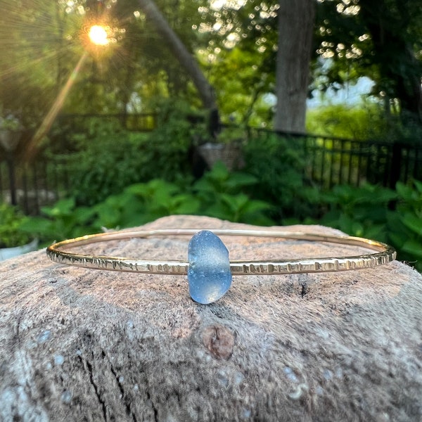 Cornflower Blue Sea Glass Bracelet, Hammered Bangle, Sea Glass Bracelet, Sea Glass Jewelry, Beachy Jewelry, Gold Bangle, Sea Glass Bangle