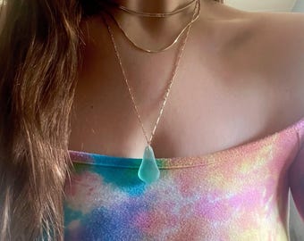 Collana in vetro marino color acquamarina: ciondolo a barra in oro 14 carati