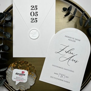 Cartes d'invitation de mariage de luxe arquées, faire-part arrondi avec impression offset noir, faire-part 14 x 20 cm scellé blanc, cartes arquées