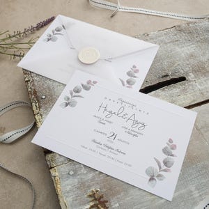 Convite de casamento simples com selo em forma de coração, envelope de rastreamento personalizado, cartões de convite de design personalizado, cartões de casamento minimalistas