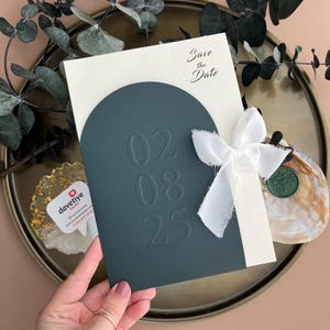 Invito di nozze speciale con taglio ovale, in rilievo e dettagli, supporto per design speciale, biglietti di nozze ad arco, invito con nastro