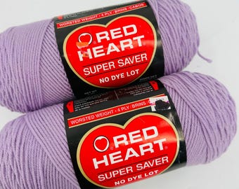 2 Rote Herzen PALE PLUM Lila Super Saver Garn Medium Worsted Acryl je 220 ml