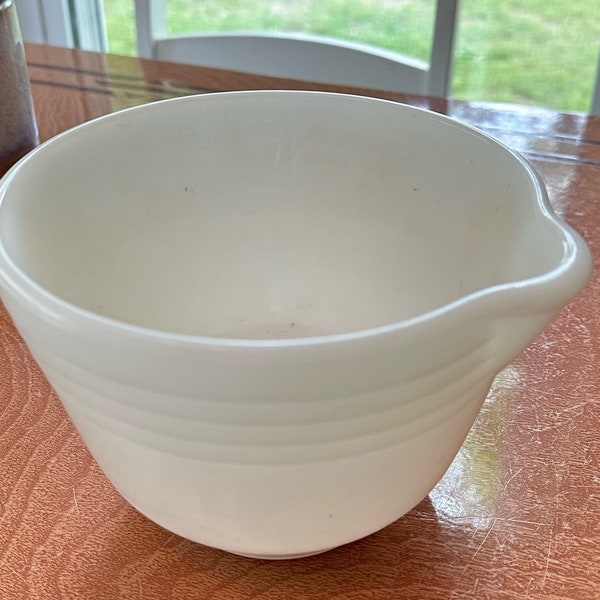 Vintage PYREX White Milk Glass HAMILTON BEACH Ribbed Mixing Bowl w/ Spout #22