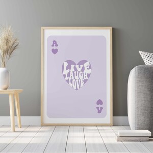Herz-Ass-Druck, Live Laugh Love, violettes adrettes Wohnheimdekor, trendige Retro-Kunst, Bardekor, Y2K Raumdekor, digitaler Download