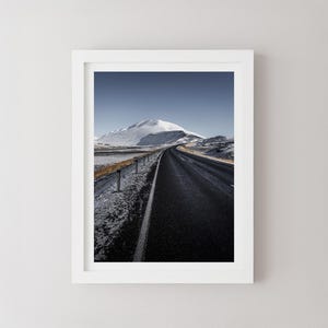Stampa di montagne innevate islandesi, fotografia di paesaggi islandesi, arte murale di montagna, poster di viaggio