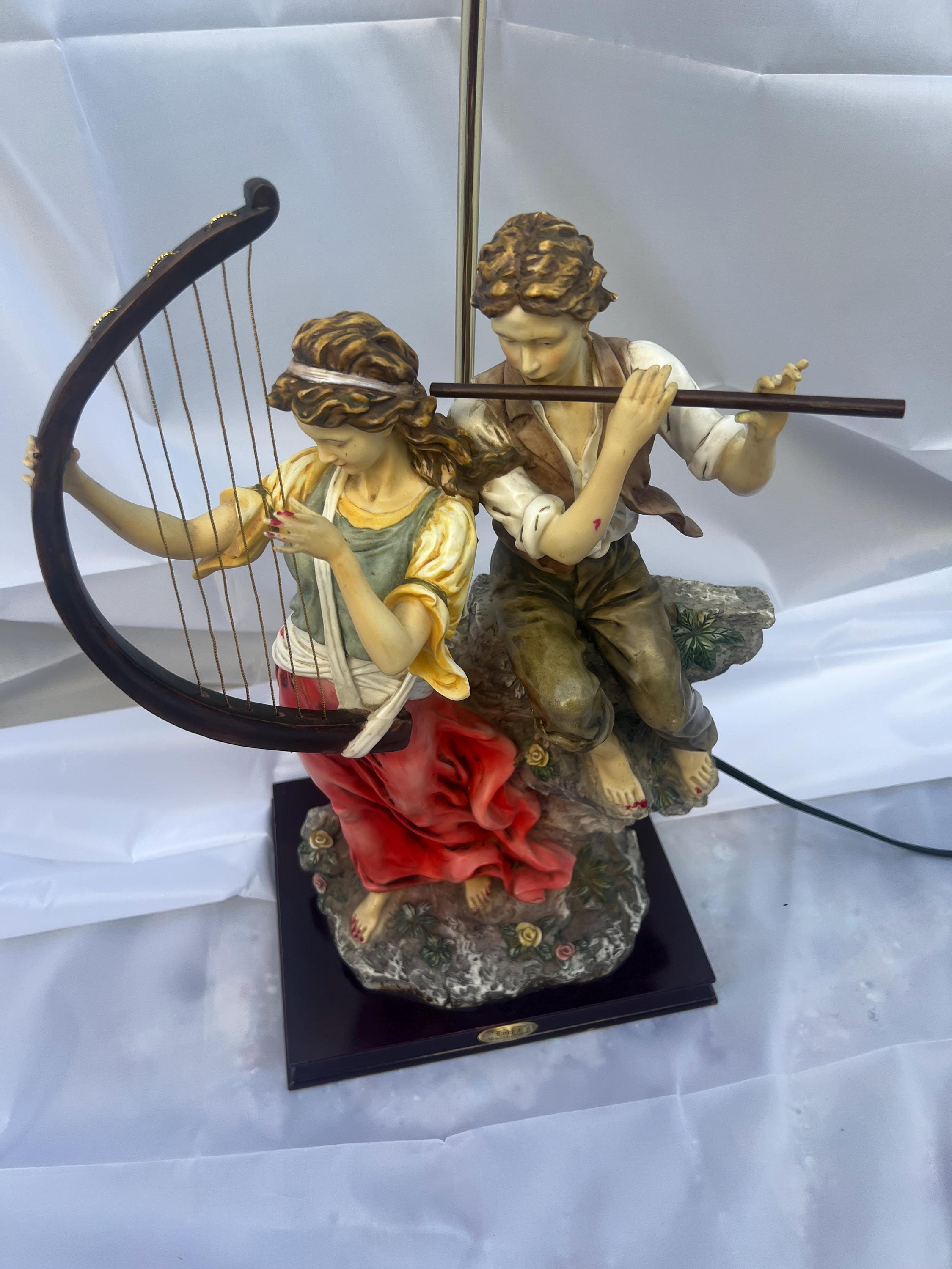 ヴィンテージビクトリアンスタイルのフィギュアランプ：ルビー