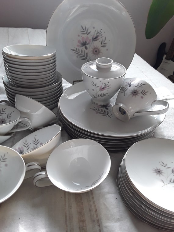 Rare 68 Pcs Gorgeous Vintage Narumi Fine China of Japan Rare 68 Pcs Gorgeous Vintage Narumi Fine China of Japan