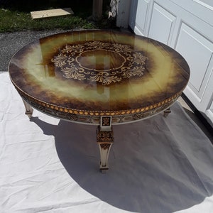 A MAGNIFICENT Heavy Round French Provincial/Louis XVI Style Hand Painted Gilt Coffee Table Intricate Floral Gilt Decorations w/ Glass Top
