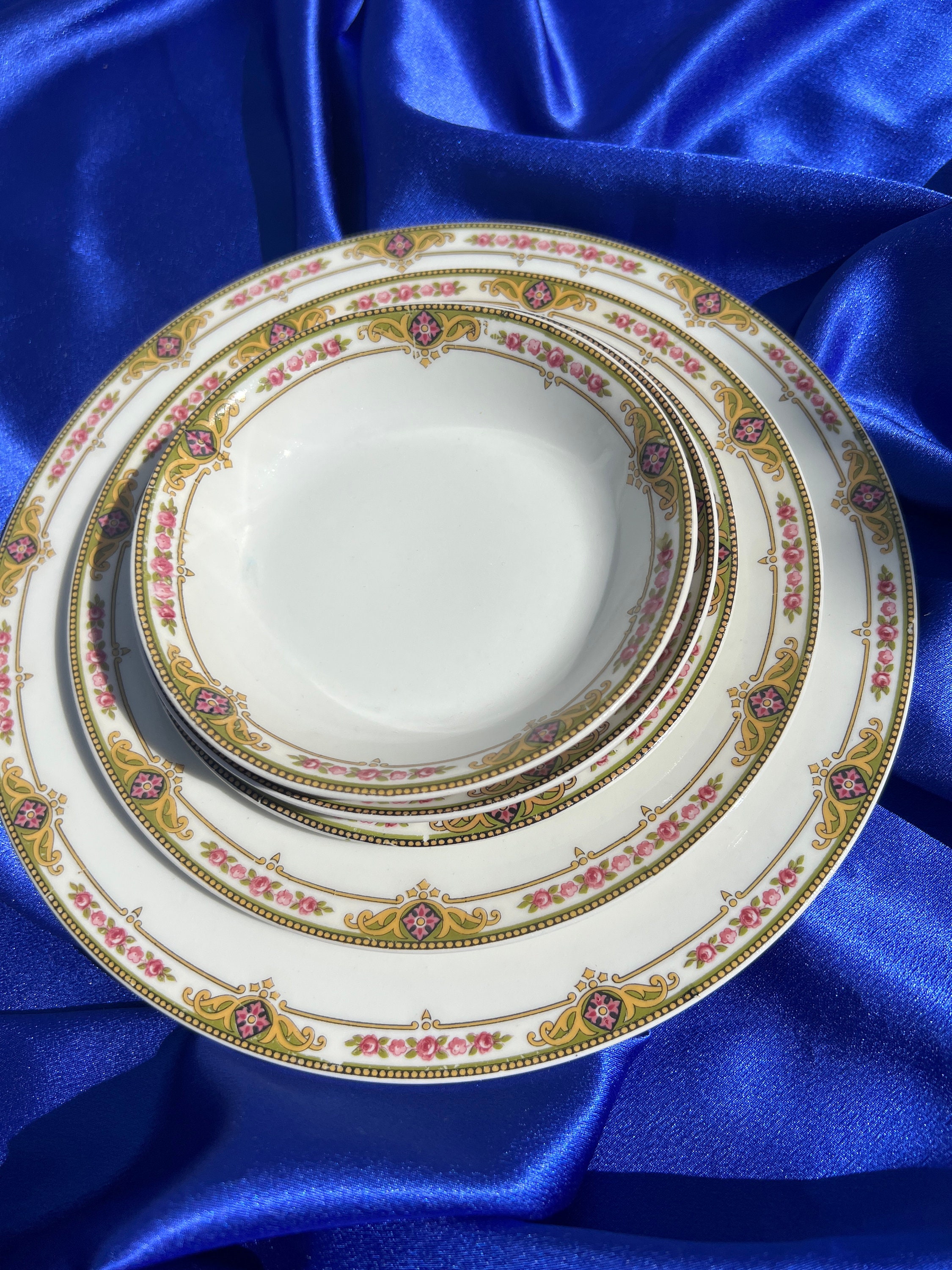 A Sumptuous Rare Find Antique Vintage 52 Pieces T & V