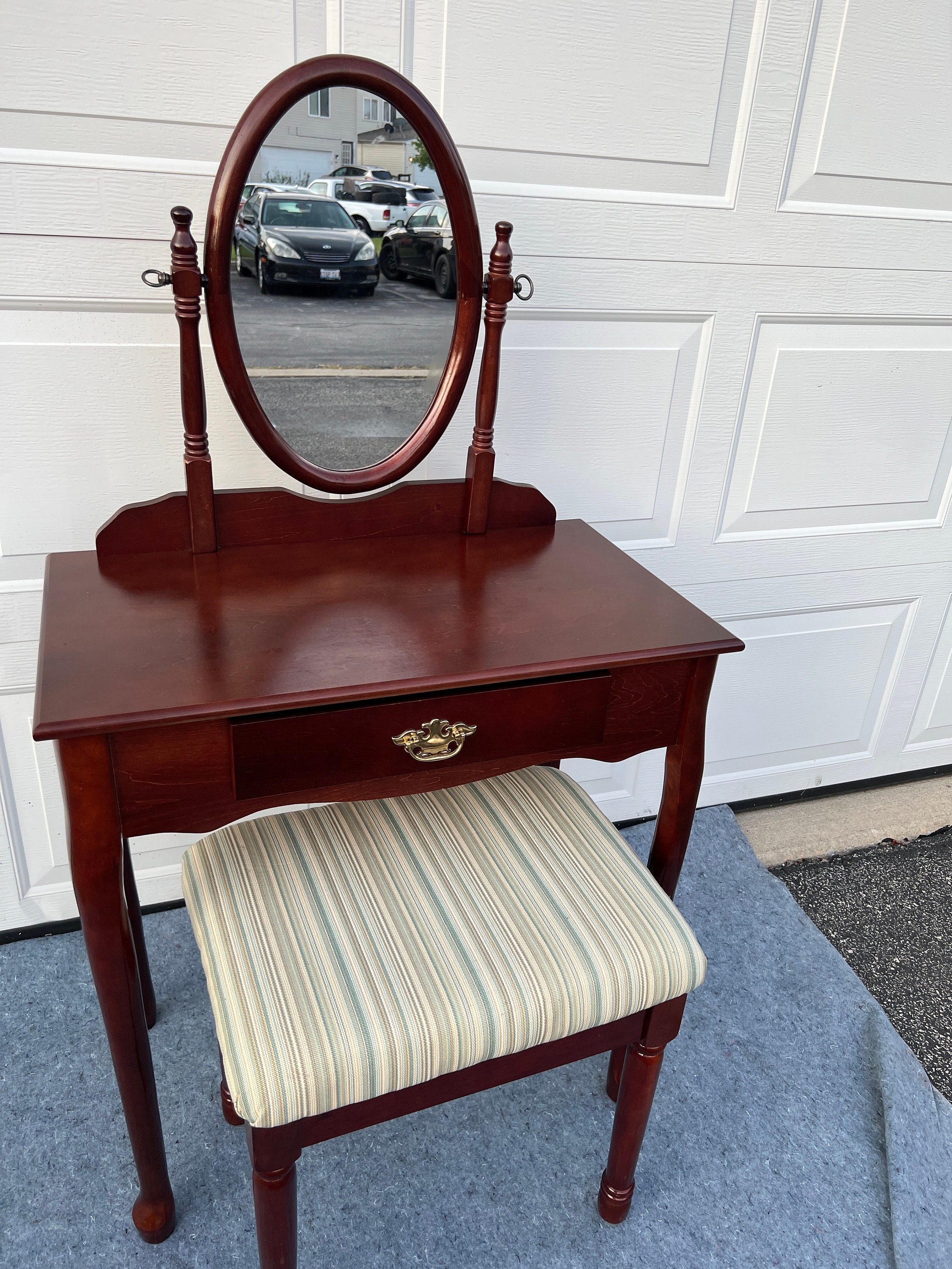 Cherry wood vanity set discount