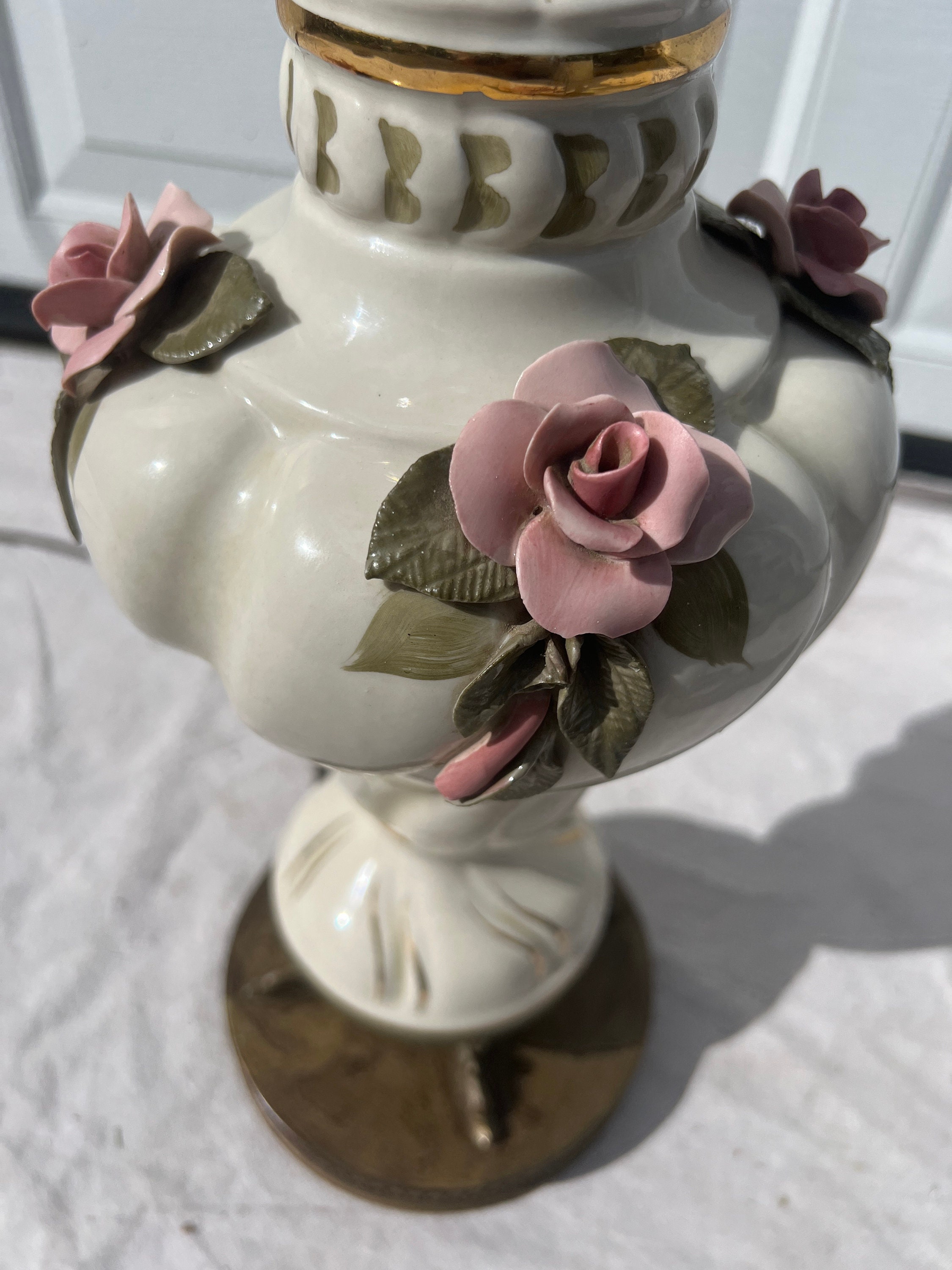 A Vintage Rose Branches Hand Decorations Ceramic Table Lamp W