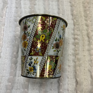 Floral Biscuit Tea Tin w Lid by Daher NY Made in England