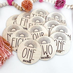 Disques d'étapes mensuels personnalisés en bois pour bébé, marqueurs d'étapes importants personnalisés, accessoires photo bébé bohème, faire-part de naissance et de nom