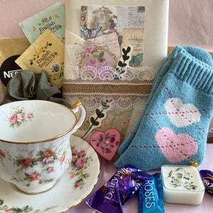 Blind Date with a Book Teacup Bundle | Mystery Book Box | Cottagecore Gifts | Vintage Teacups -Candles -Surprise Book Bag -Mothers Day Gift