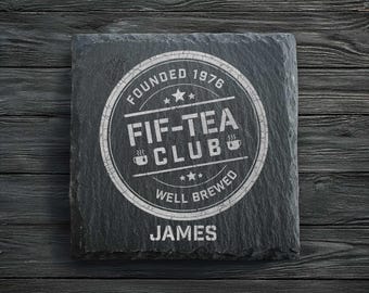 Posavasos de pizarra personalizado para el 50.º cumpleaños / Club Fif-Tea / Fundado en 1976
