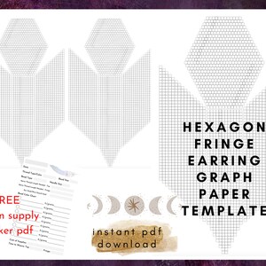 Puede incluir: Plantilla de papel gráfico para pendientes de flecos hexagonales imprimible. La plantilla presenta dos formas hexagonales con un diseño de flecos. El texto "HEXAGON FRINGE EARRING GRAPH PAPER TEMPLATE" está impreso debajo de las formas. El texto "FREE design supply tracker.pdf" y "instant pdf download" está impreso debajo de la plantilla.