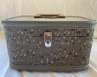 Vintage MCM Train Case Make-Up Carry On Weekend Overnight with Bakelite Handle