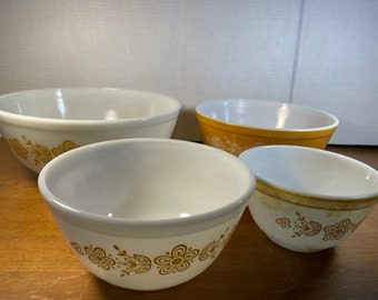 Ensemble de 4 bols à mélanger en pyrex papillon doré MCM vintage