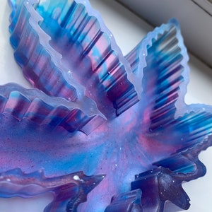 Pink and blue leaf ashtray