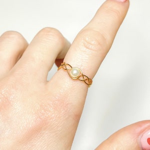 Gold geflochtene Perle Ring | vergoldeter Glasdrahtring, schlichter Schmuck, schlichter Ring, minimalistisch, Geschenk für Sie