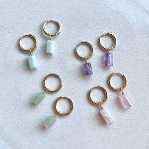 Edelstein Ohrringe | Gold Huggie Hoop Kristall Ohrringe, Röhren Edelstein, Draht gewickelt, Aventurin, Geschenk für sie