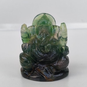Statue de ganesha faite à la main, ganesha en fluorite sculpté à la main, idole de ganesha en fluorite, pierres précieuses naturelles ganesha seigneur multicolore ganesha
