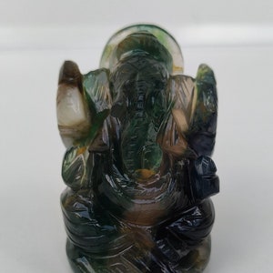 Statue de ganesha faite à la main, ganesha en fluorite sculpté à la main, idole de ganesha en fluorite, pierres précieuses naturelles ganesha seigneur multicolore ganesha